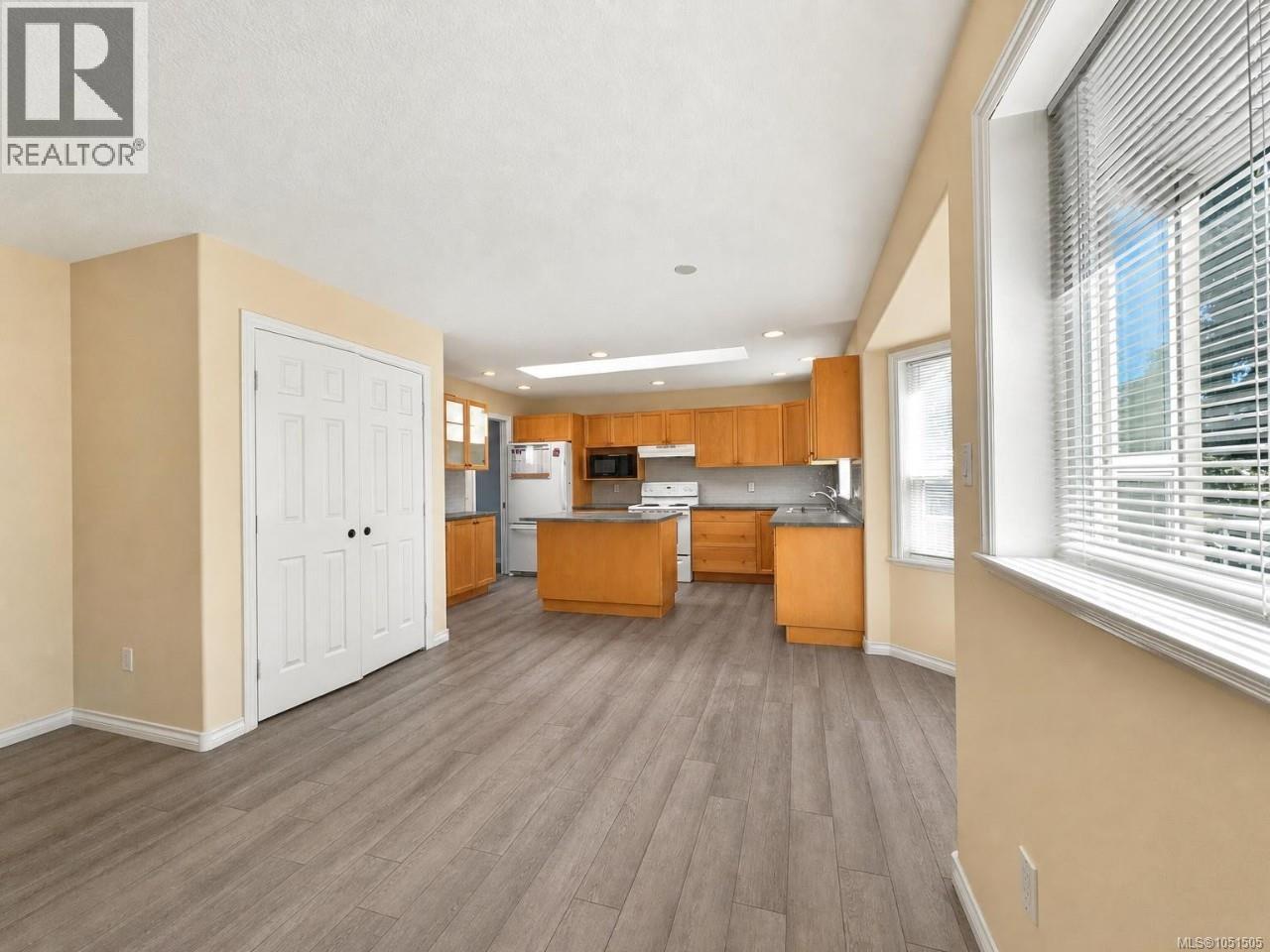 6083 Sierra Way Property Photo 7