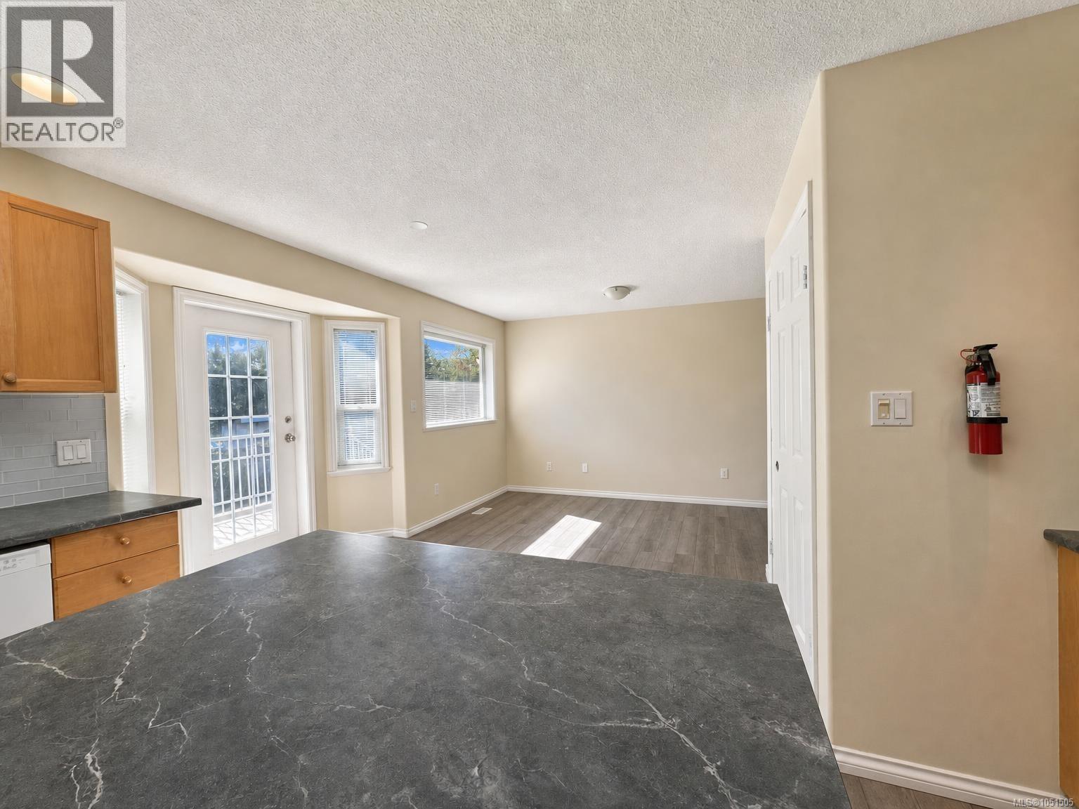 6083 Sierra Way Property Photo 8