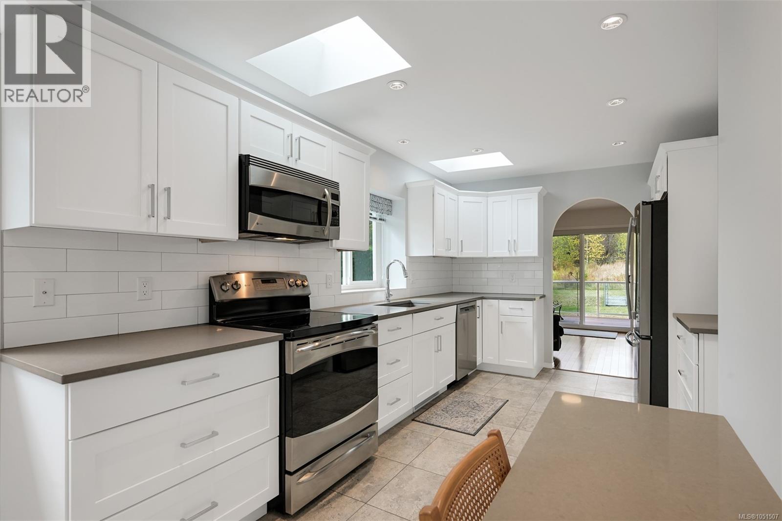 1309 Layritz Pl Property Photo 2
