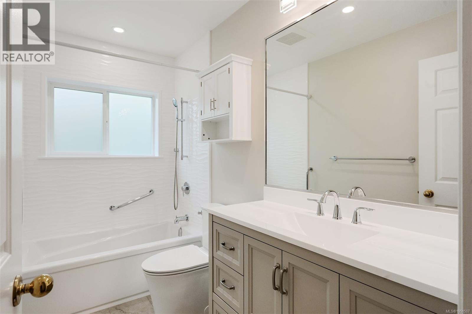 1309 Layritz Pl Property Photo 4