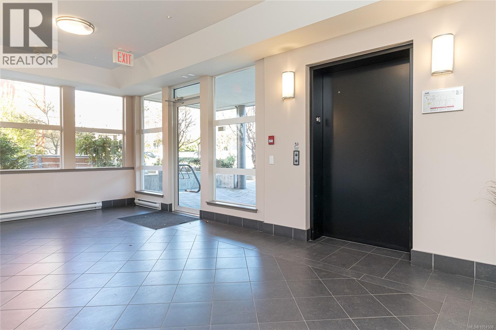201 4030 Borden St Property Photo 4