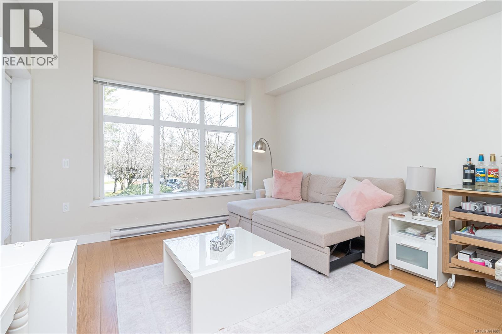 201 4030 Borden St Property Photo 6