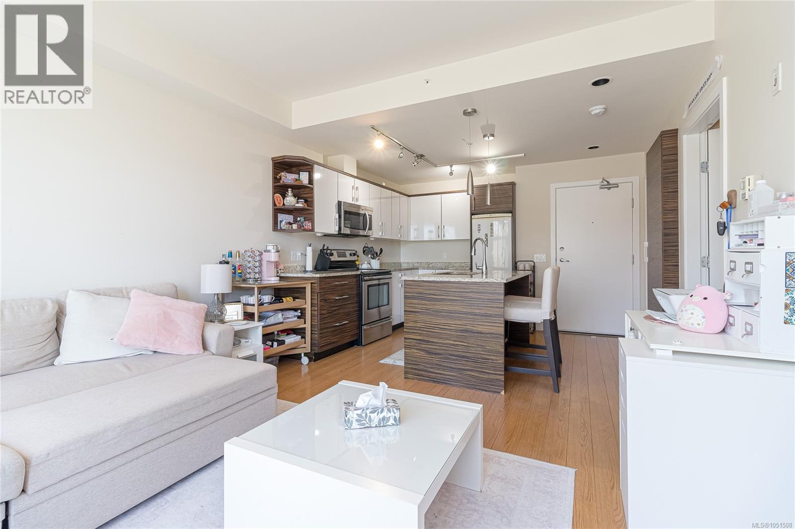 201 4030 Borden St Property Photo 7