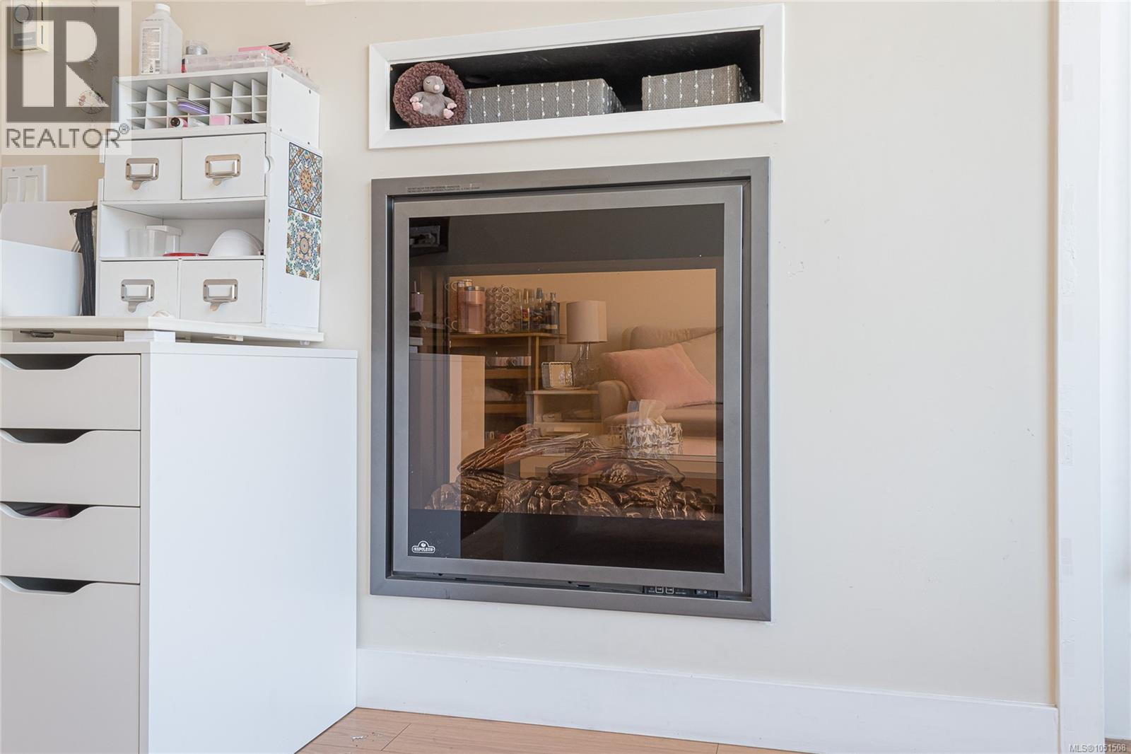 201 4030 Borden St Property Photo 8