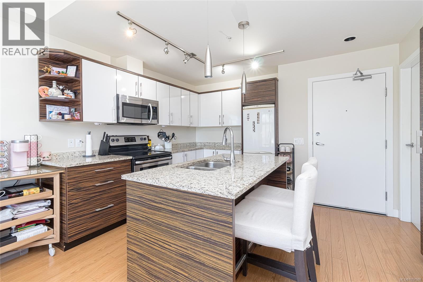201 4030 Borden St Property Photo 9