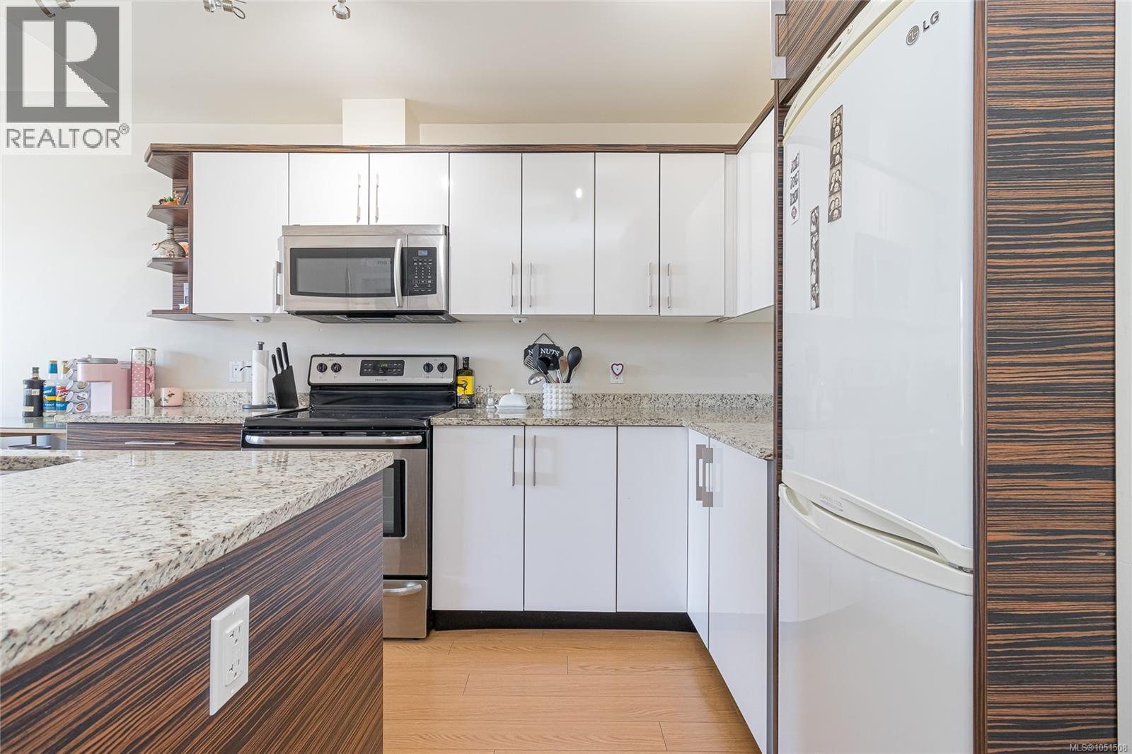 201 4030 Borden St Property Photo 11