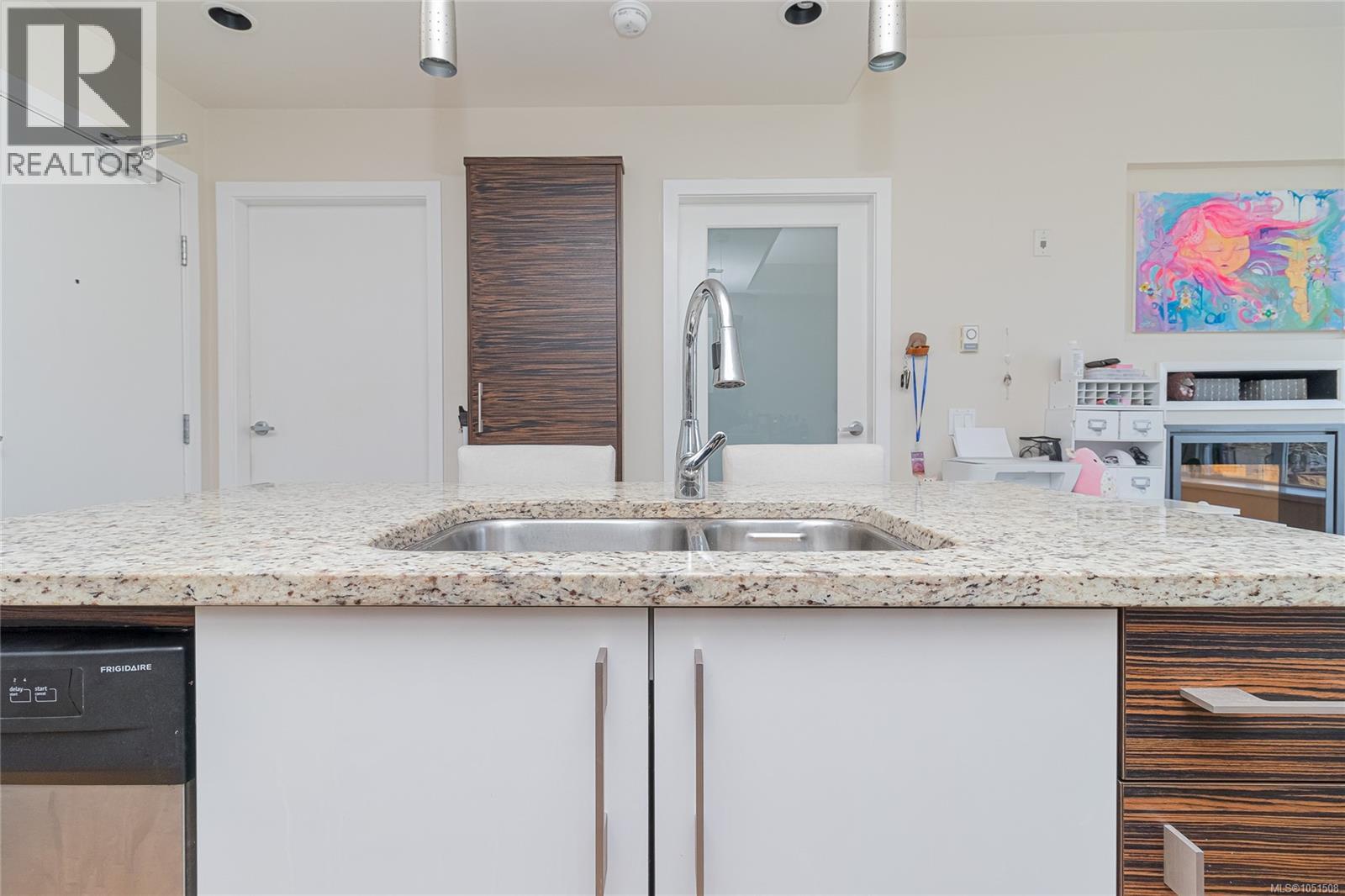 201 4030 Borden St Property Photo 15