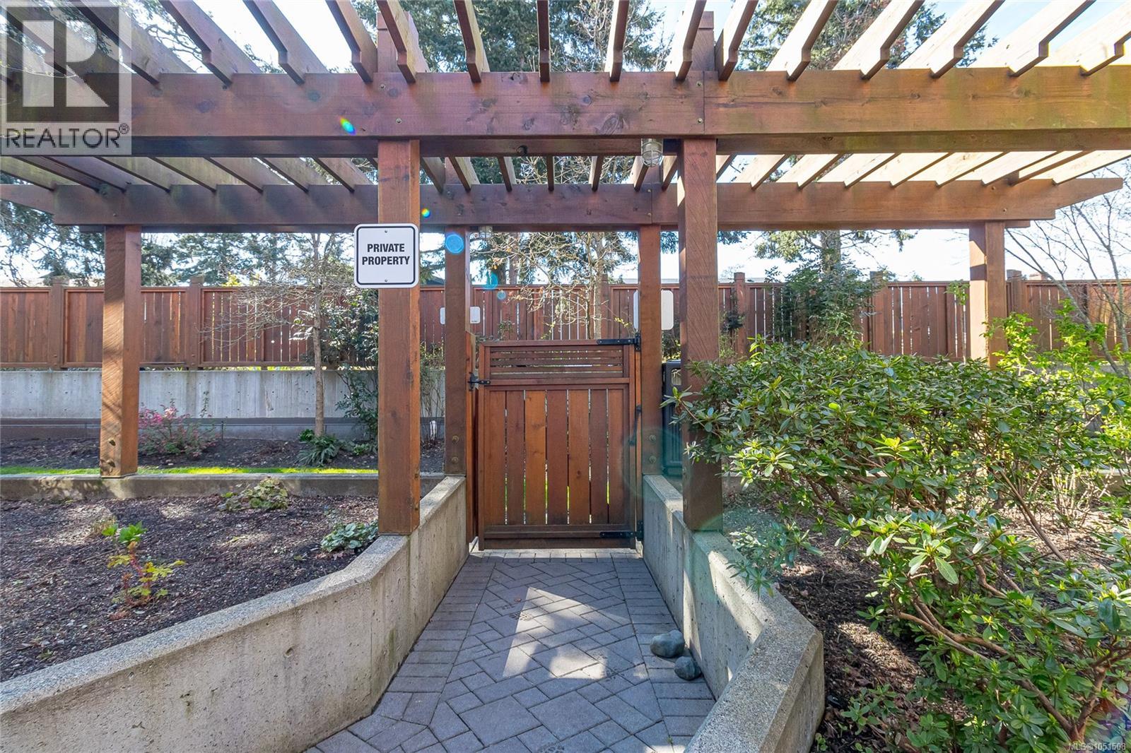 201 4030 Borden St Property Photo 23