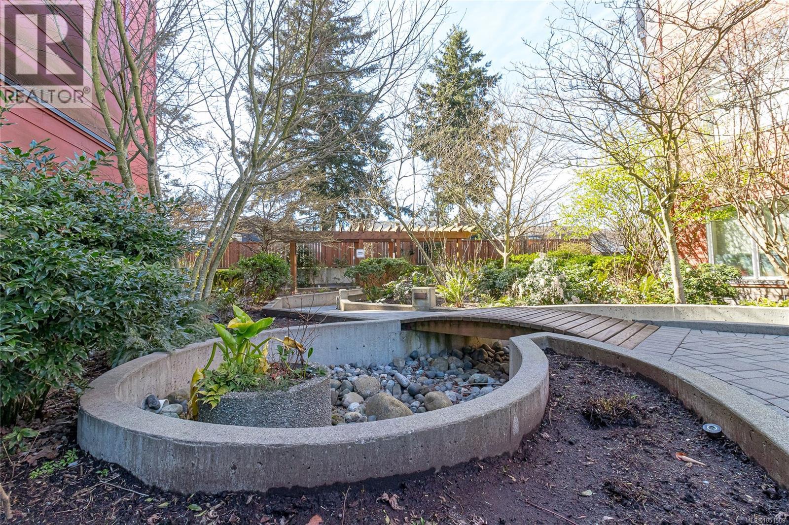 201 4030 Borden St Property Photo 24