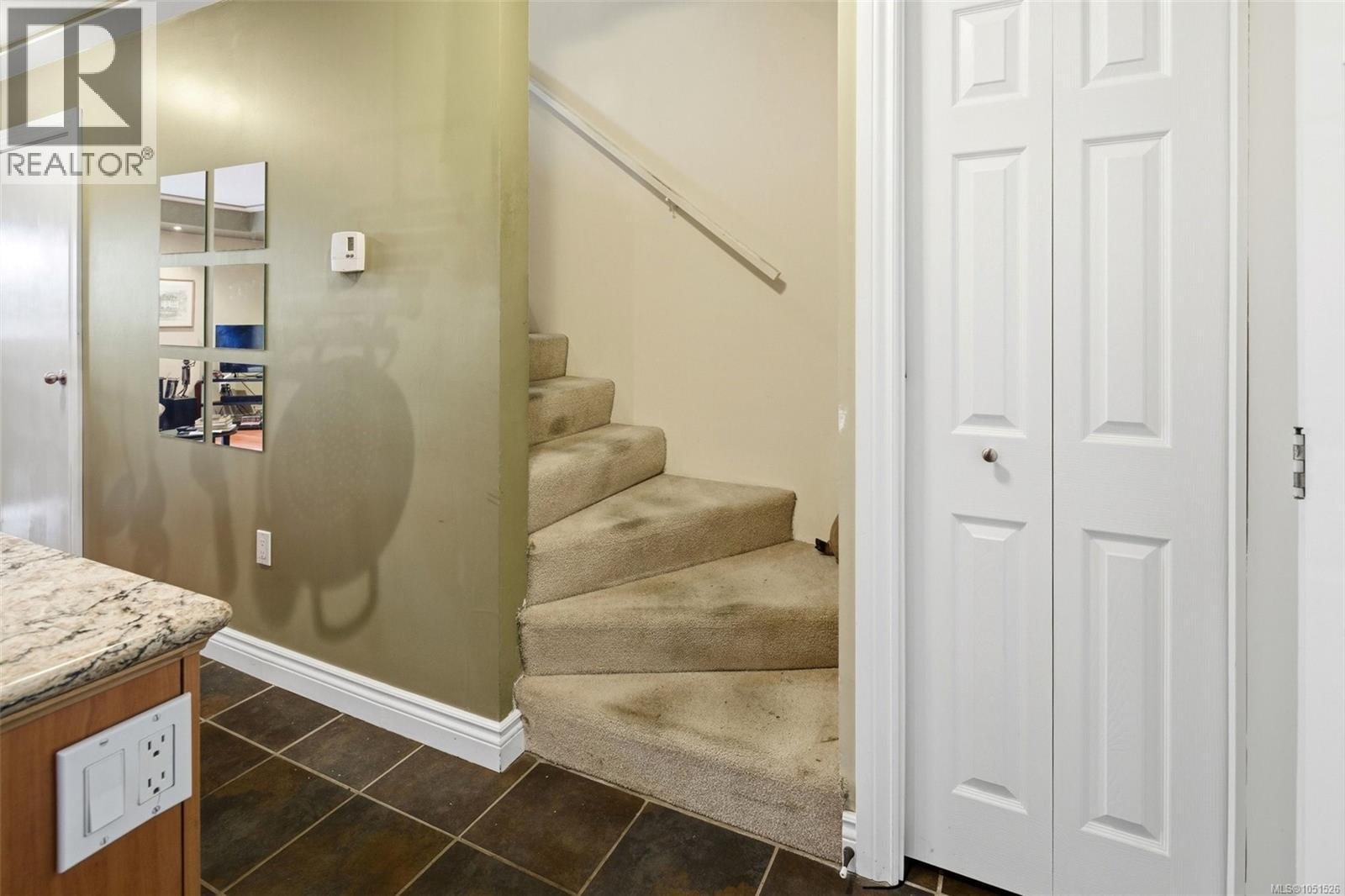 207 991 Cloverdale Ave Property Photo 14