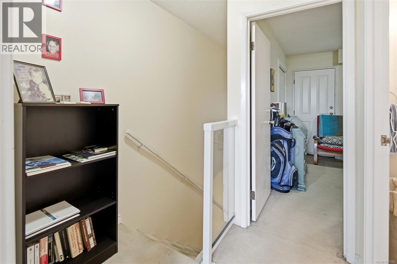207 991 Cloverdale Ave Property Photo 15