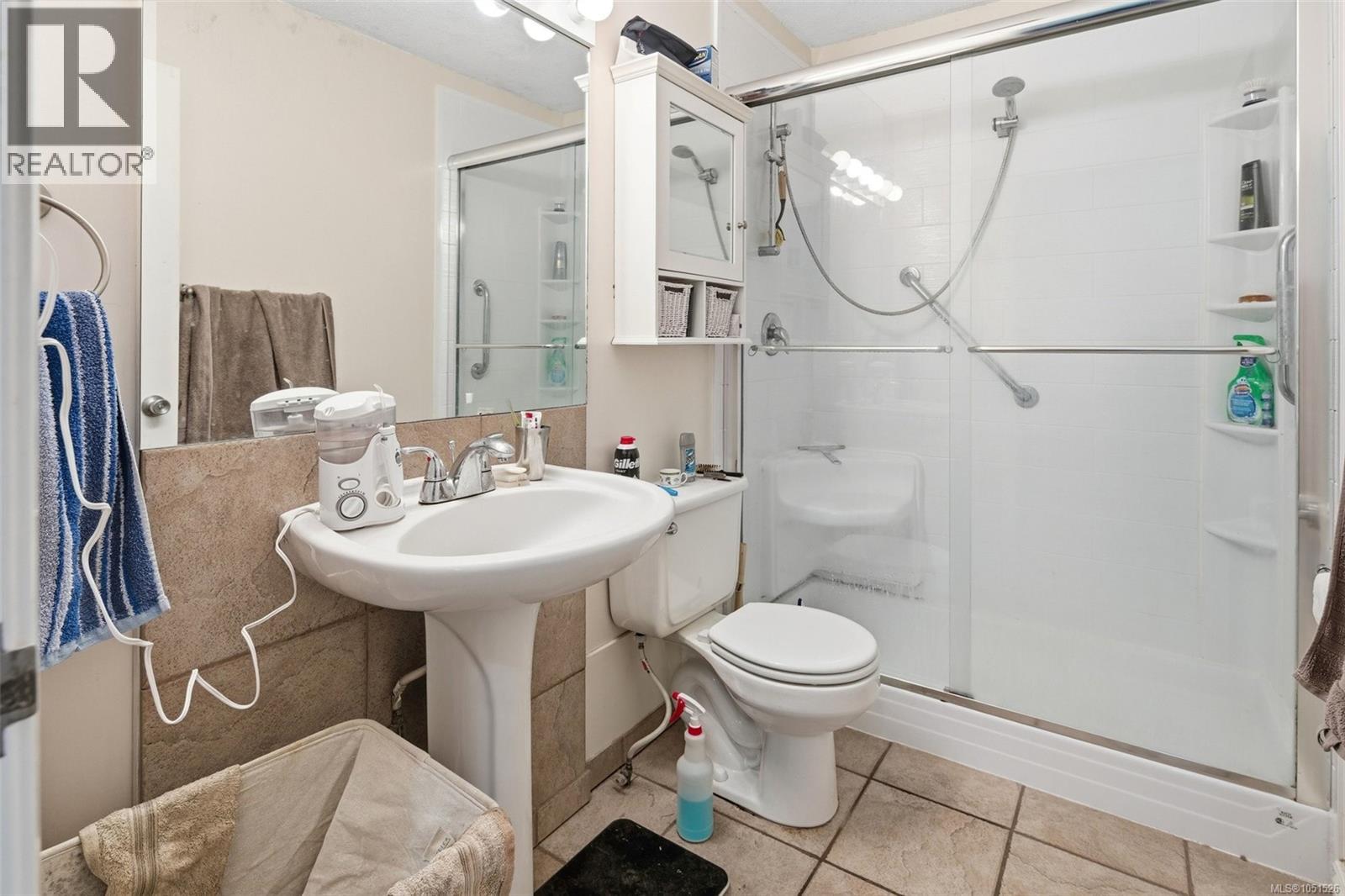 207 991 Cloverdale Ave Property Photo 16