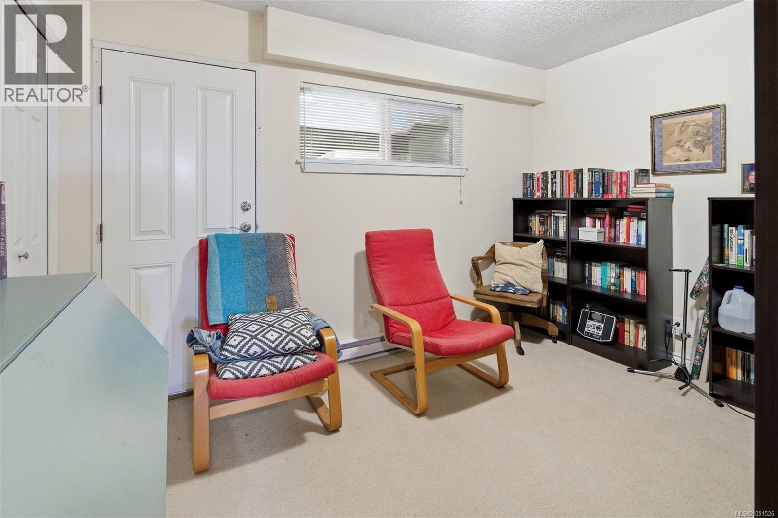 207 991 Cloverdale Ave Property Photo 17