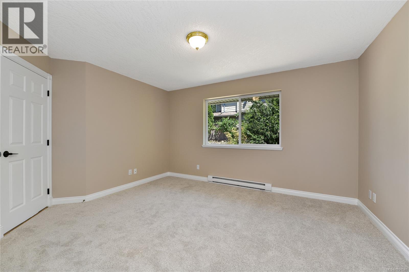 585 Hansen Ave Property Photo 25