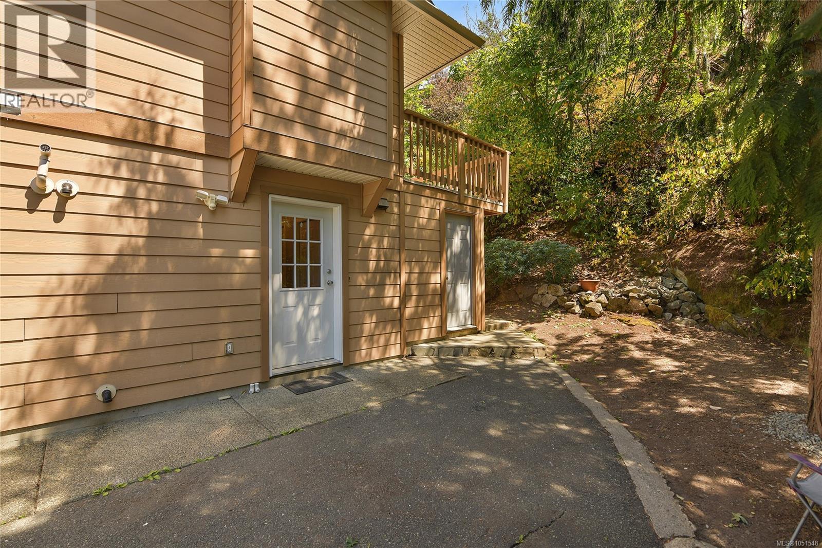 585 Hansen Ave Property Photo 36