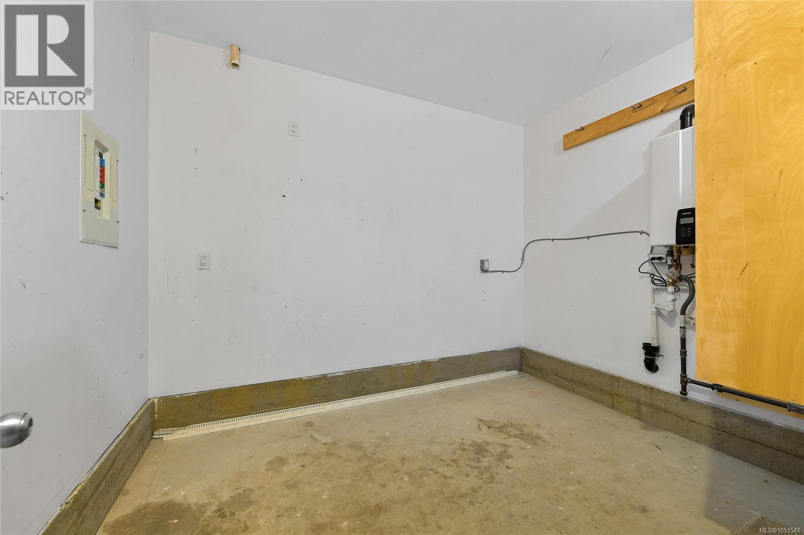 585 Hansen Ave Property Photo 49