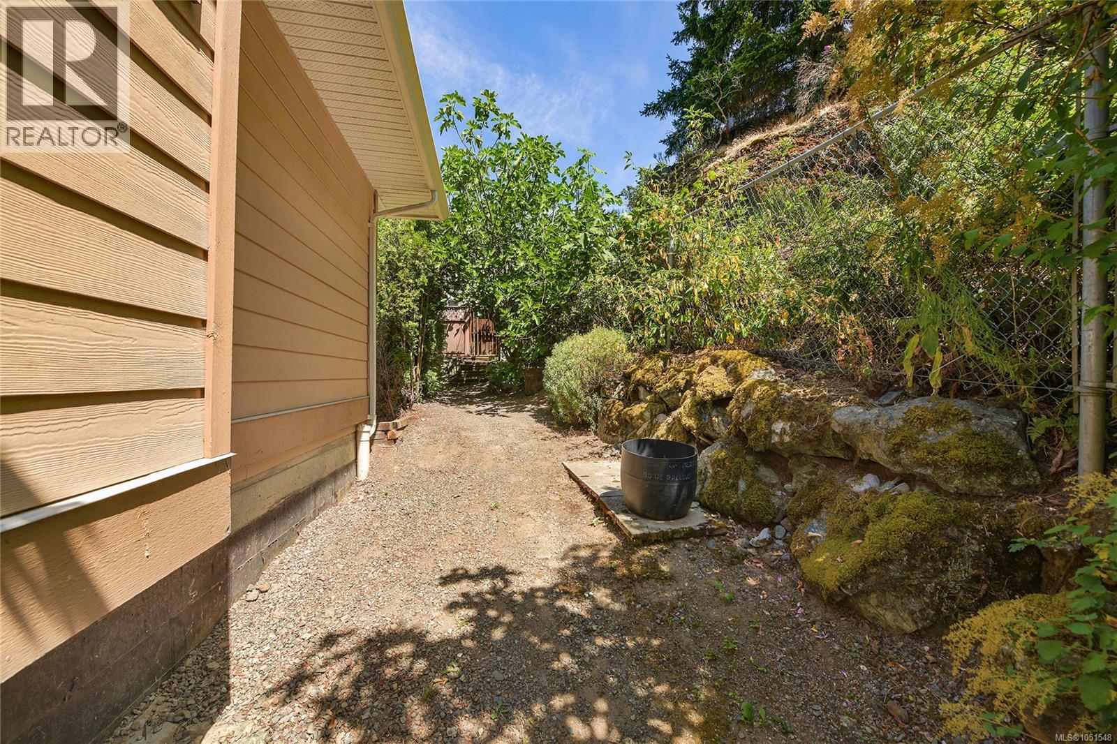 585 Hansen Ave Property Photo 50