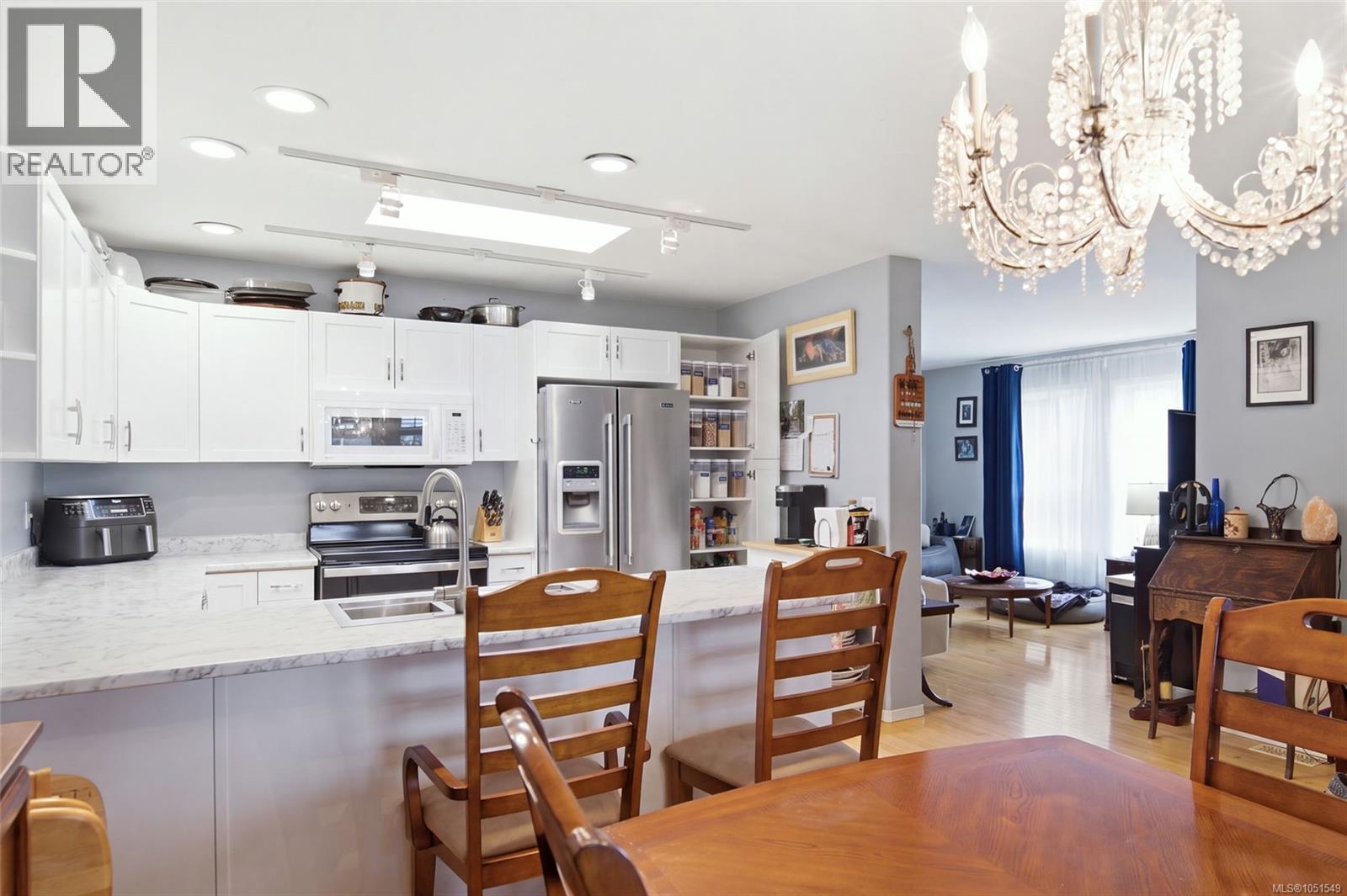 3948 Valewood Dr Property Photo 4