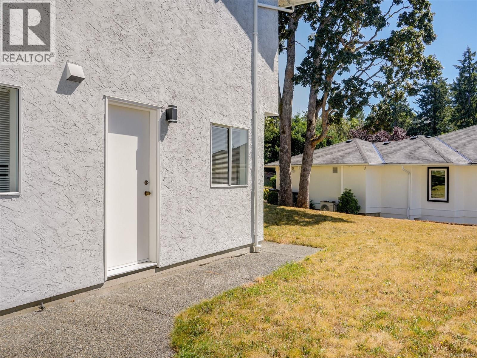 1287 Carmichael Crt Property Photo 36