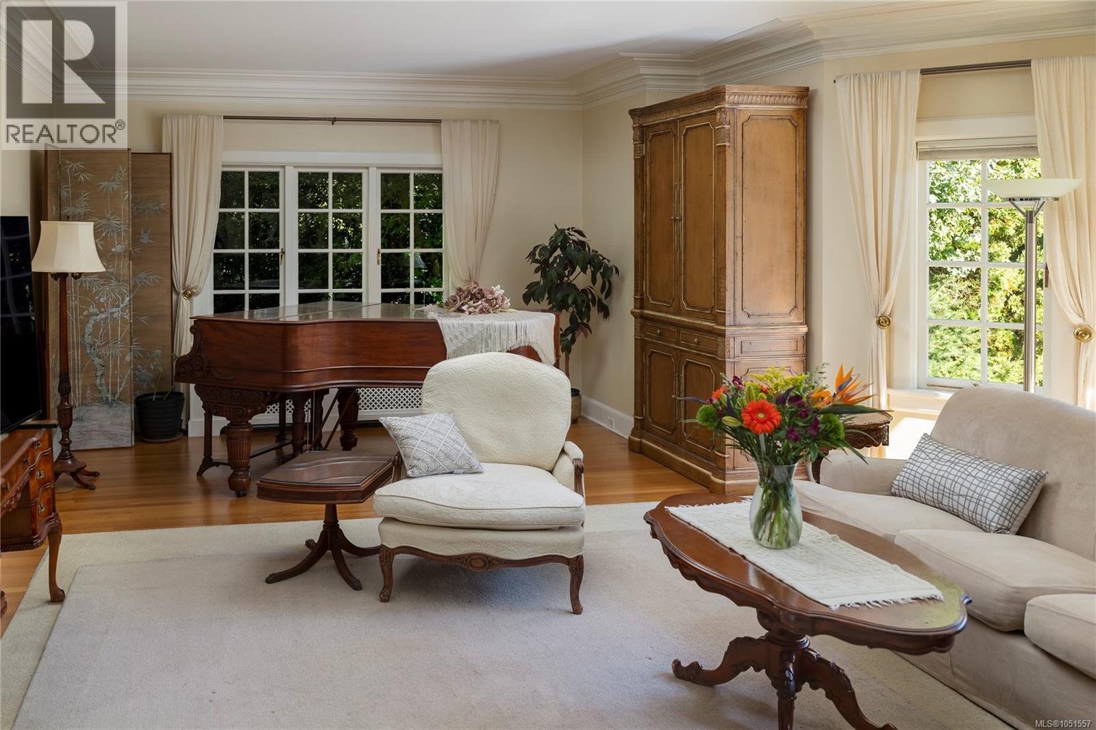 1618 Rockland Ave Property Photo 8