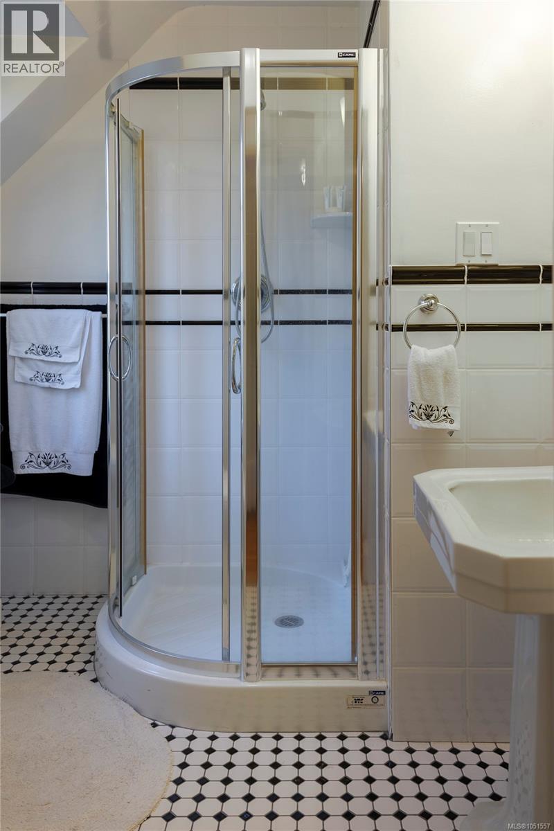 1618 Rockland Ave Property Photo 45