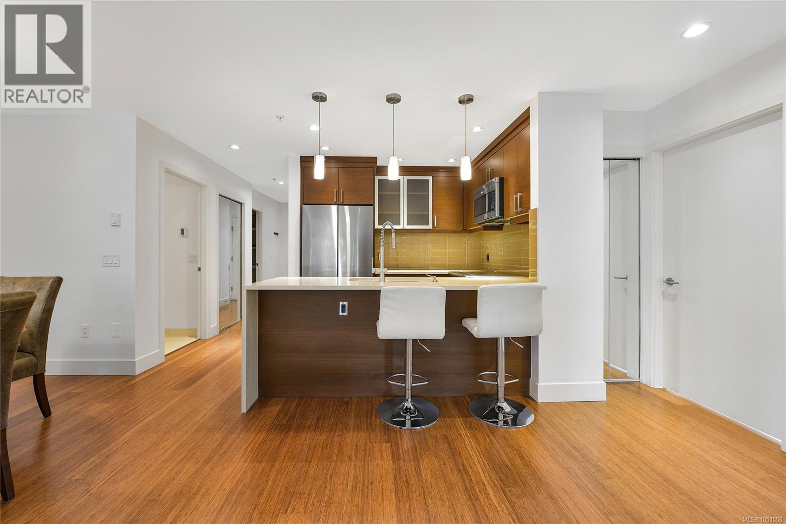 206 2589 Penrhyn St Property Photo 14