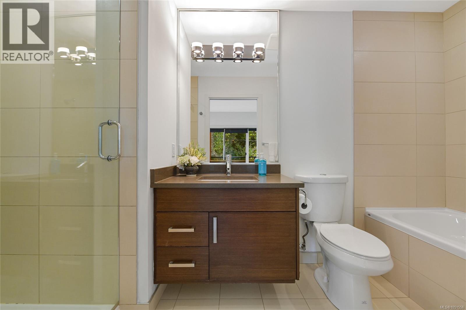 206 2589 Penrhyn St Property Photo 19