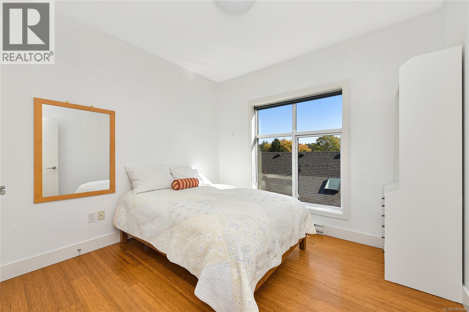206 2589 Penrhyn St Property Photo 20