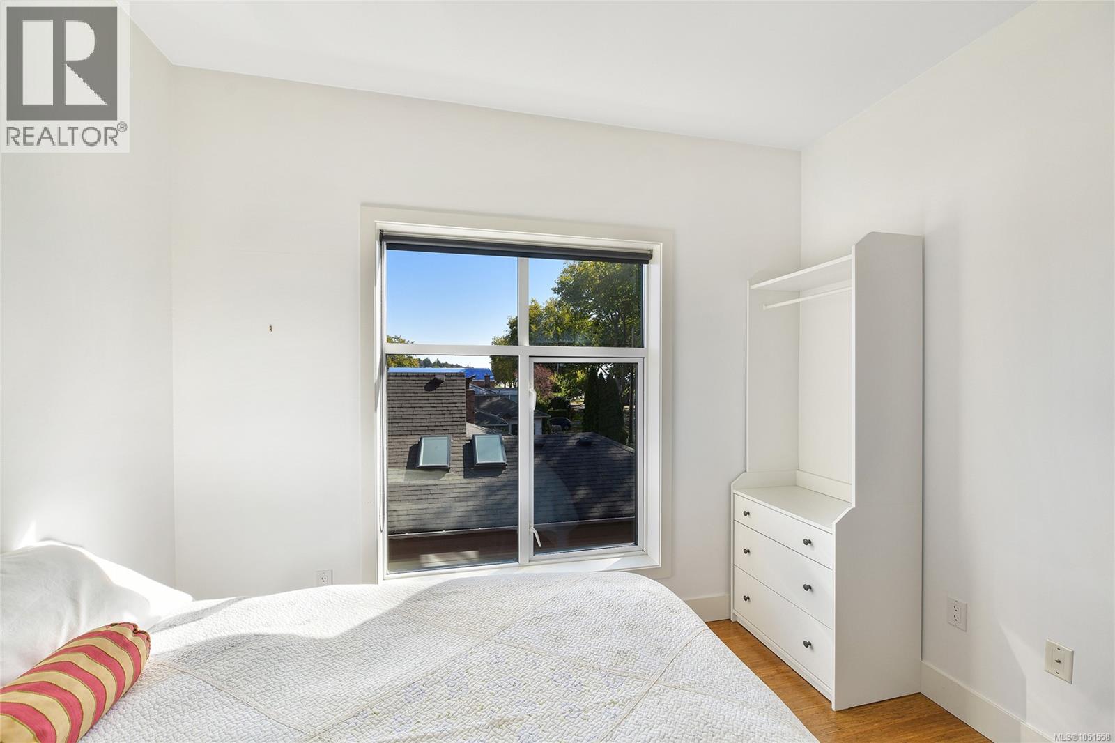 206 2589 Penrhyn St Property Photo 21