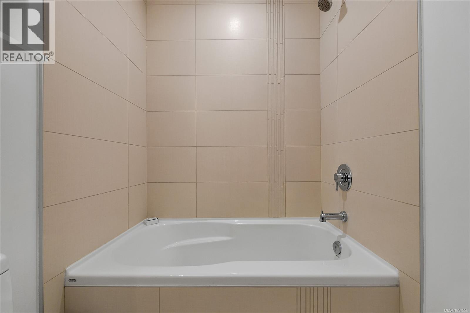 206 2589 Penrhyn St Property Photo 23