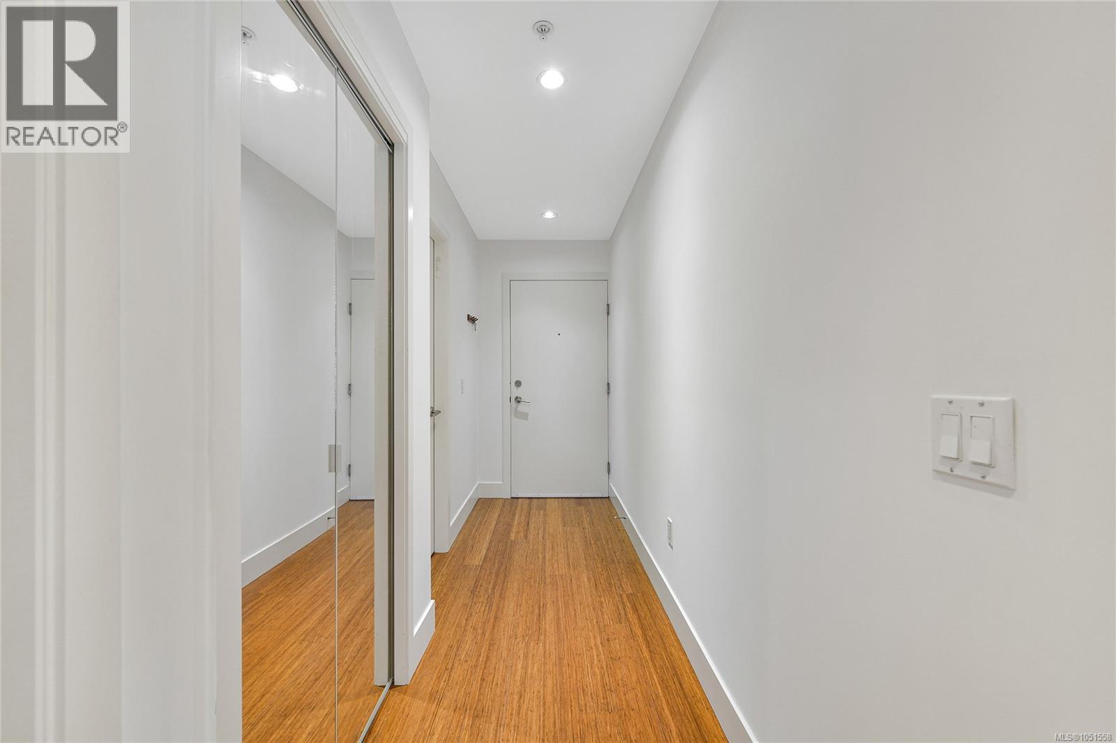 206 2589 Penrhyn St Property Photo 30
