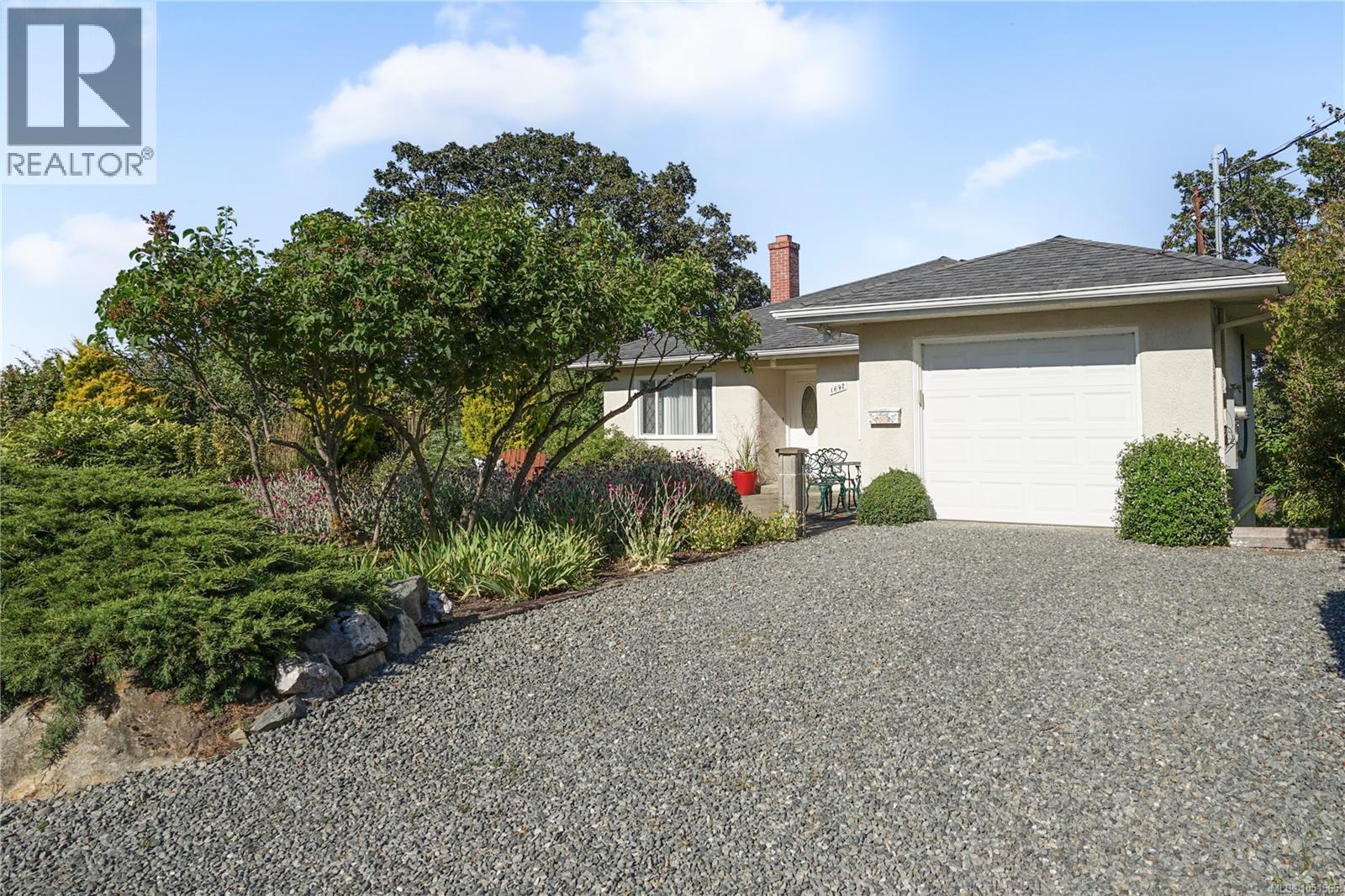 1697 Yale St Property Photo 5