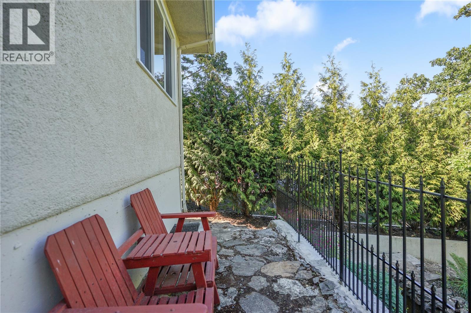 1697 Yale St Property Photo 28