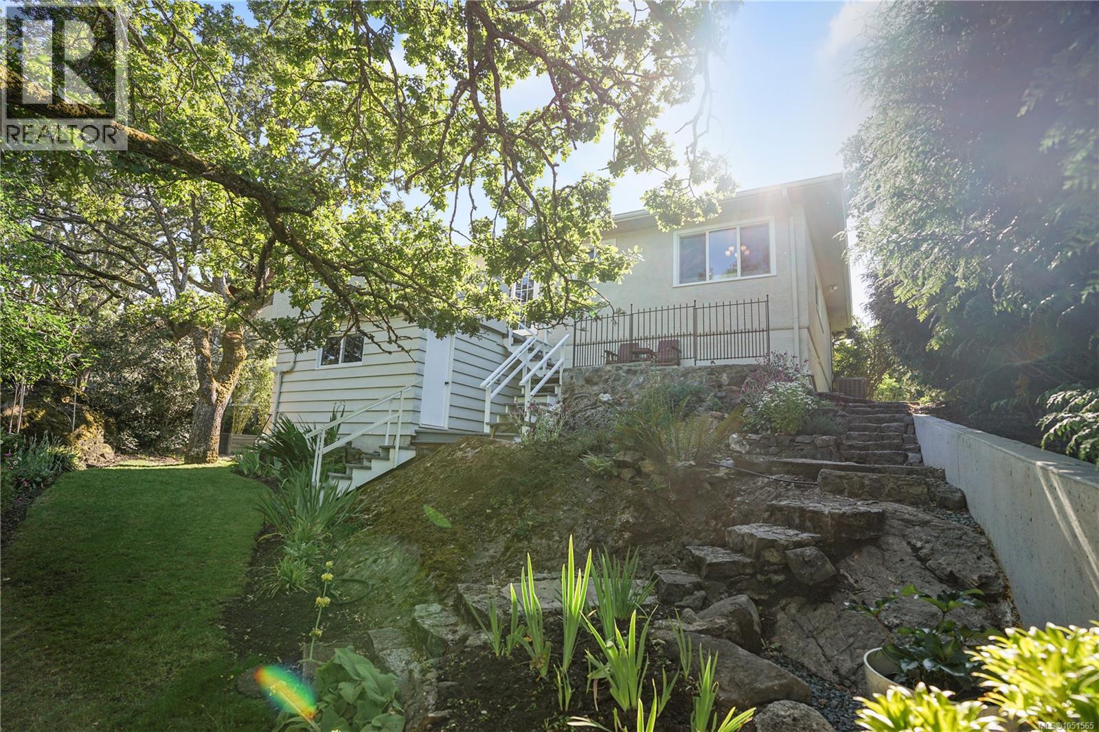 1697 Yale St Property Photo 30