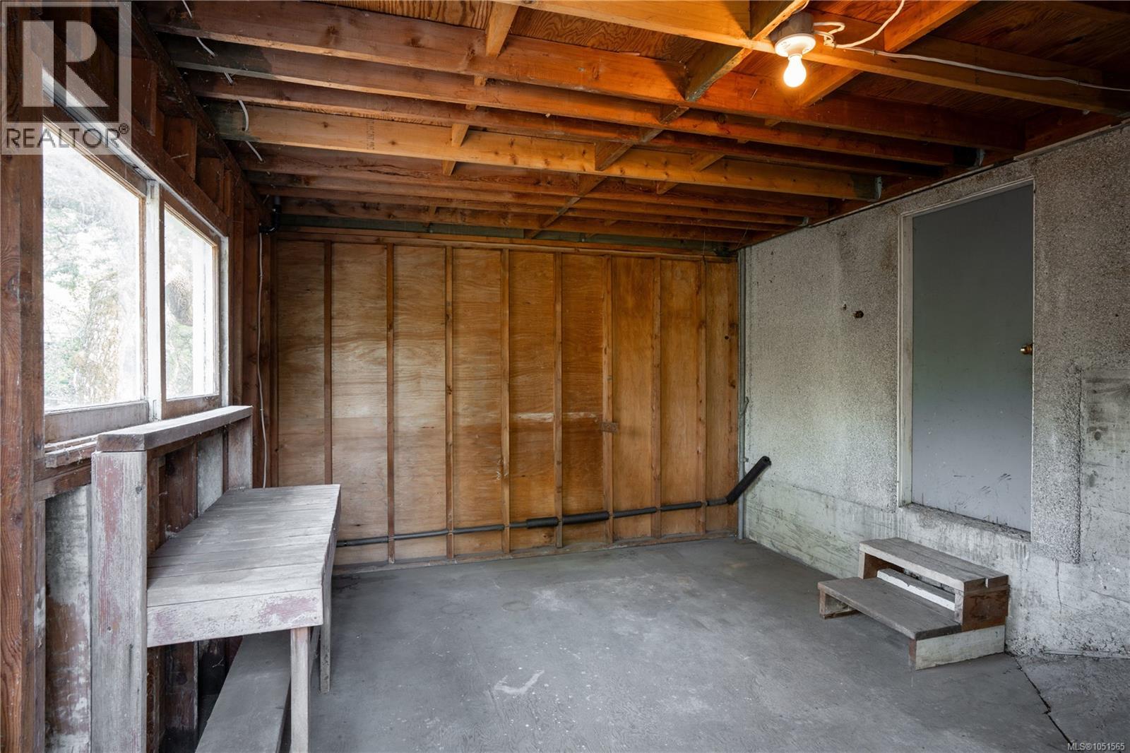 1697 Yale St Property Photo 33