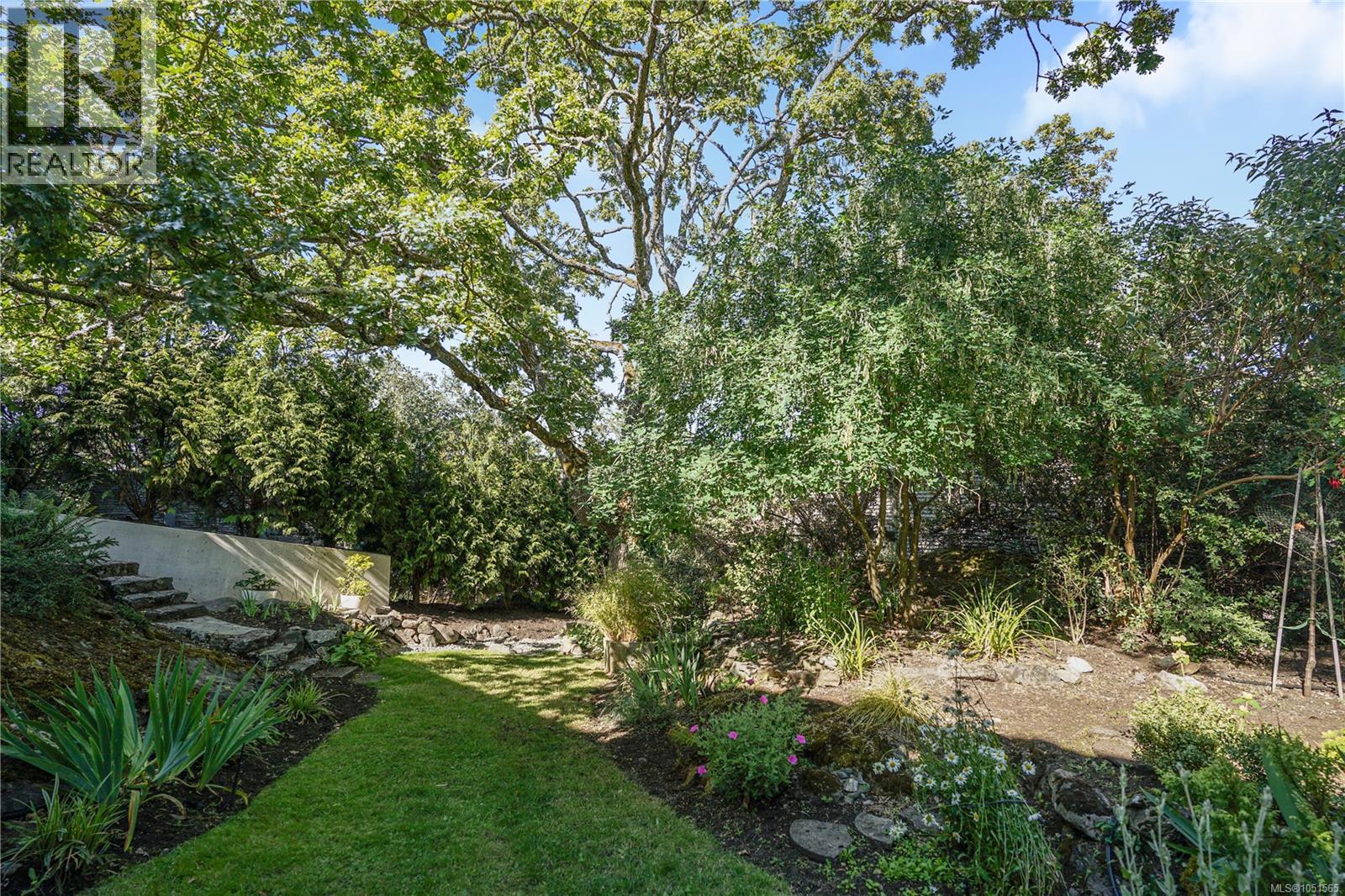 1697 Yale St Property Photo 36