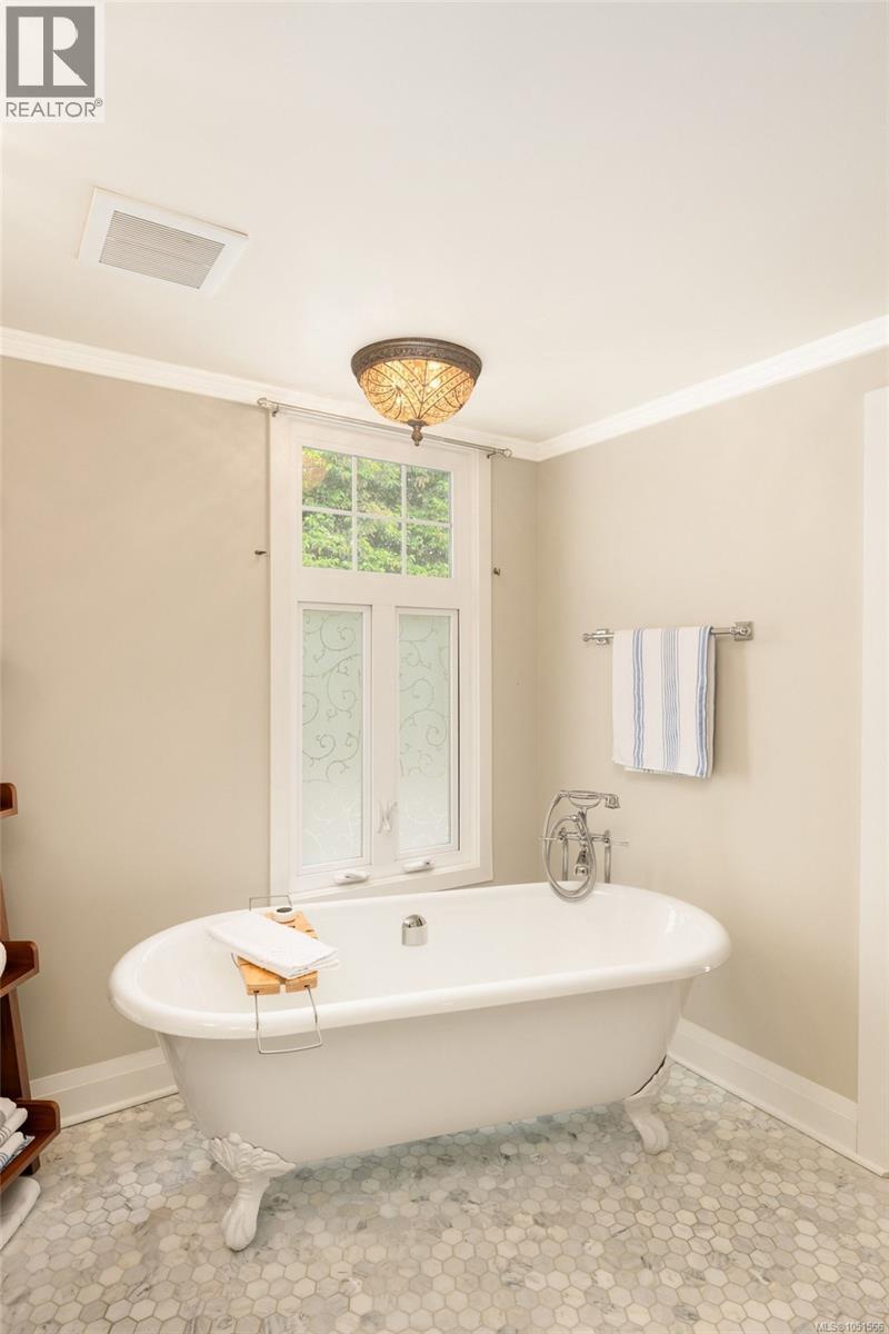 1036 Deal St Property Photo 16
