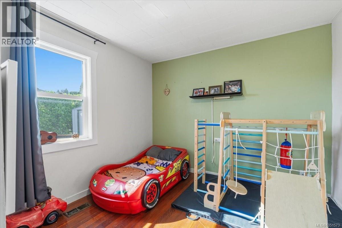 430 Drake St Property Photo 13