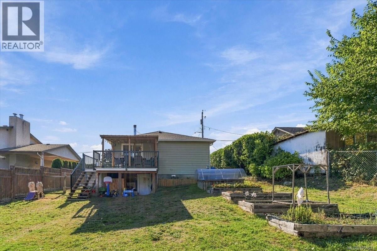 430 Drake St Property Photo 21