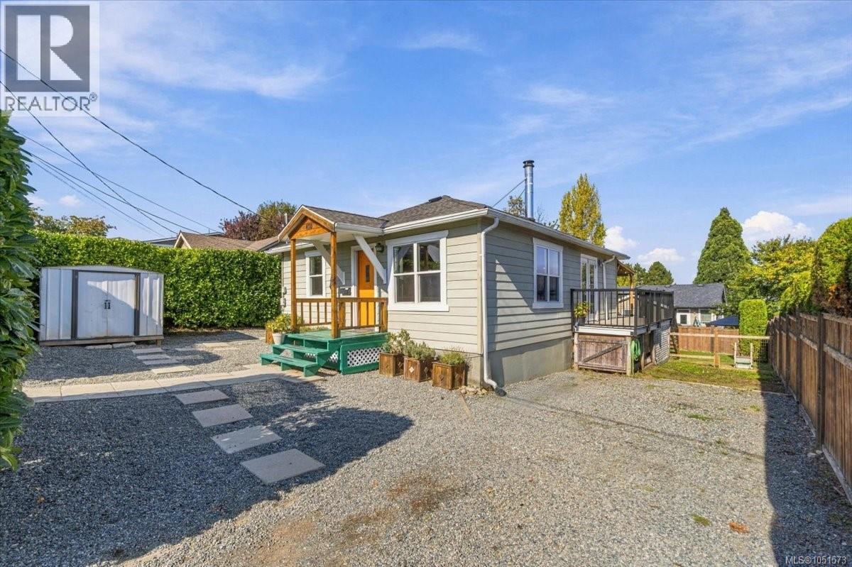 430 Drake St Property Photo 27