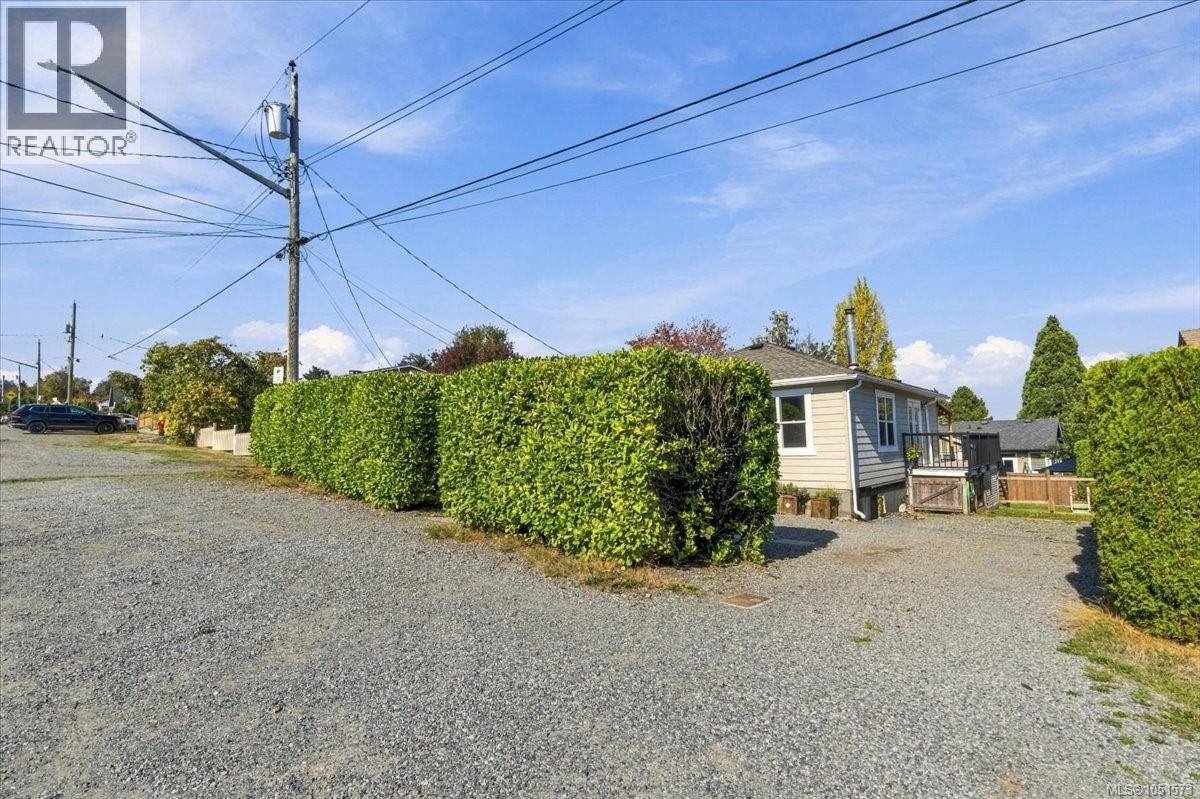 430 Drake St Property Photo 31