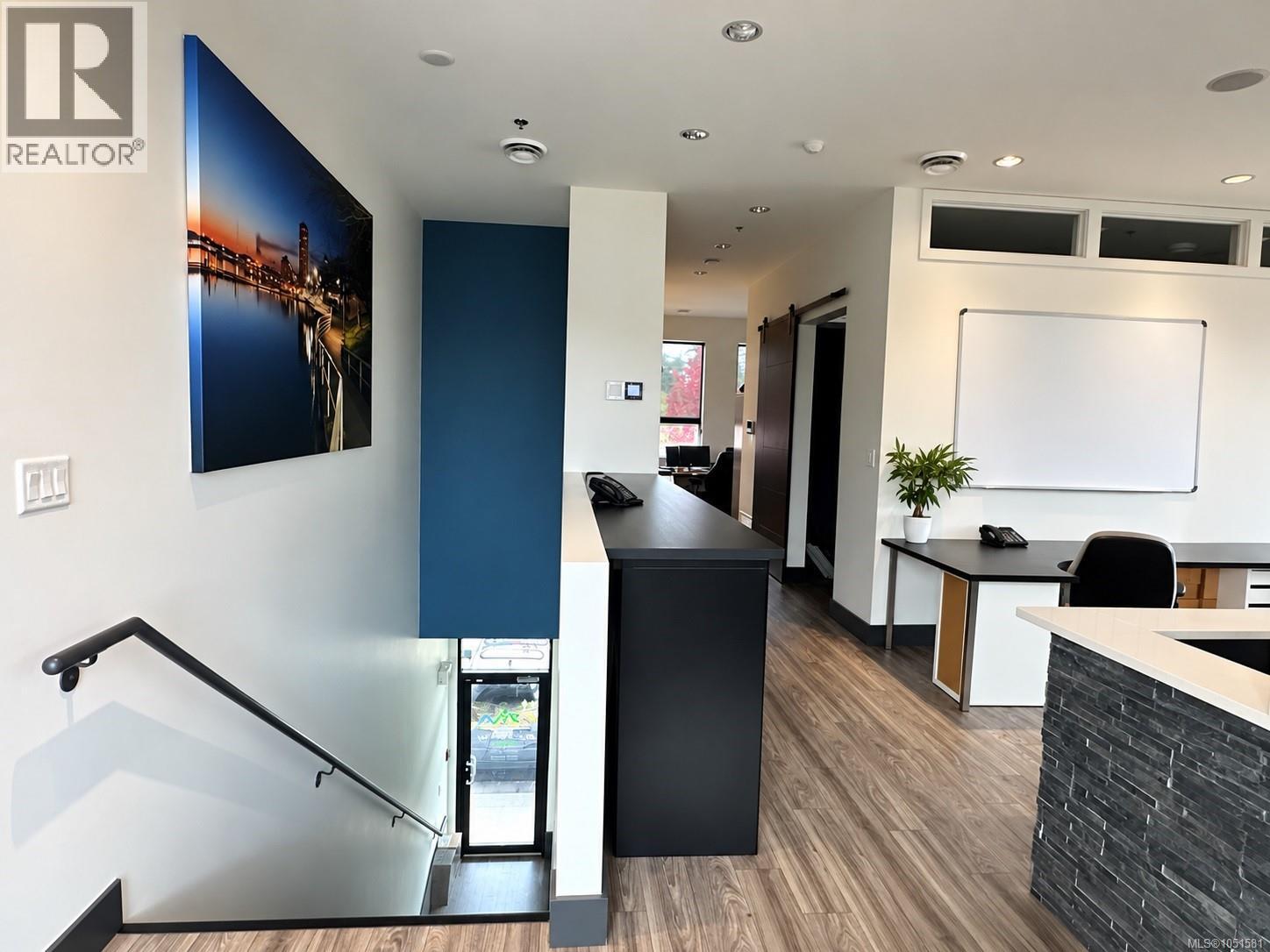 201 5220 Dublin Way Property Photo 4