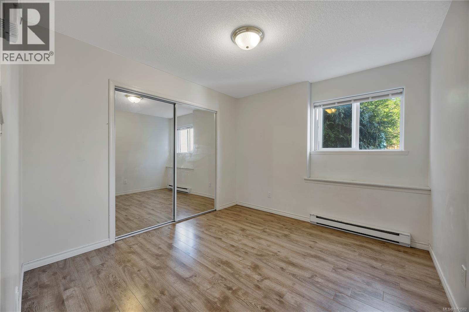 4780 Fairbrook Cres Property Photo 6