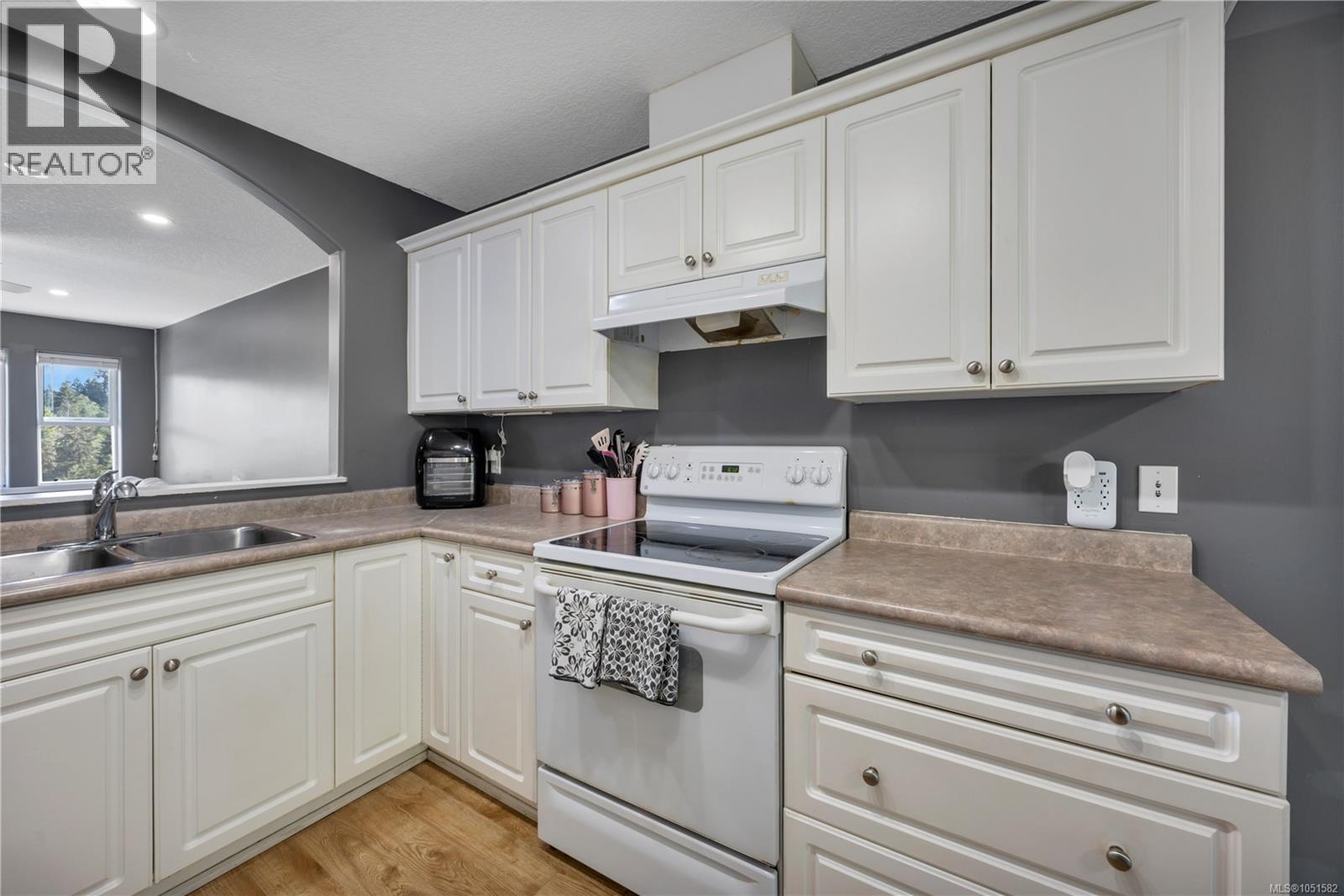 4780 Fairbrook Cres Property Photo 11