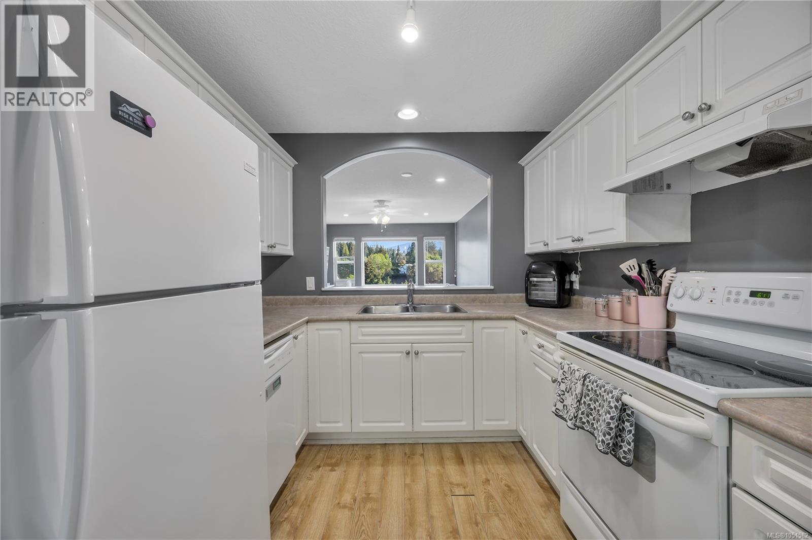 4780 Fairbrook Cres Property Photo 12