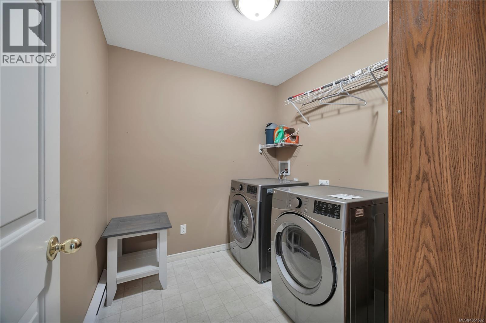 4780 Fairbrook Cres Property Photo 19