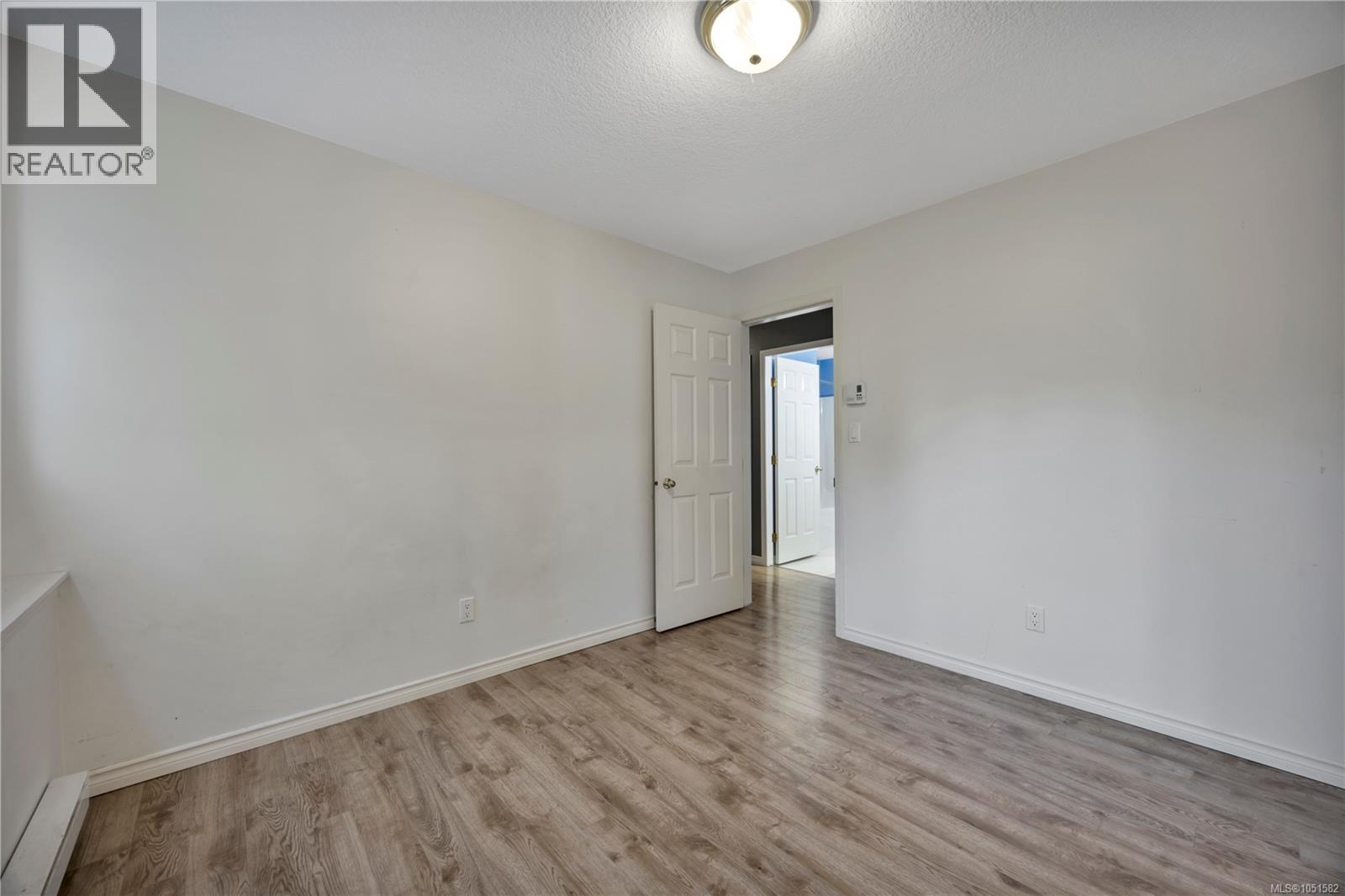 4780 Fairbrook Cres Property Photo 20