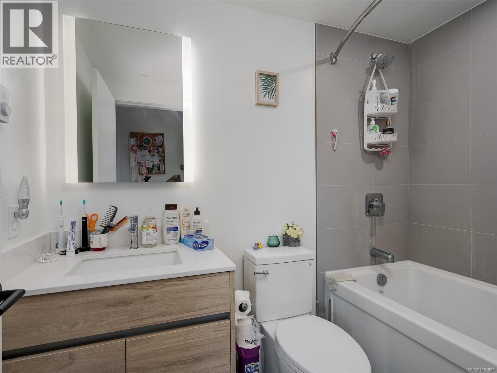 409 1097 View St Property Photo 12