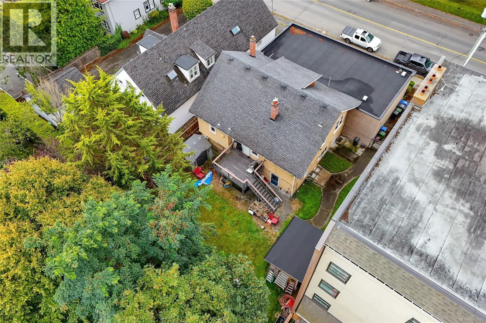 1161 Newport Ave Property Photo 7