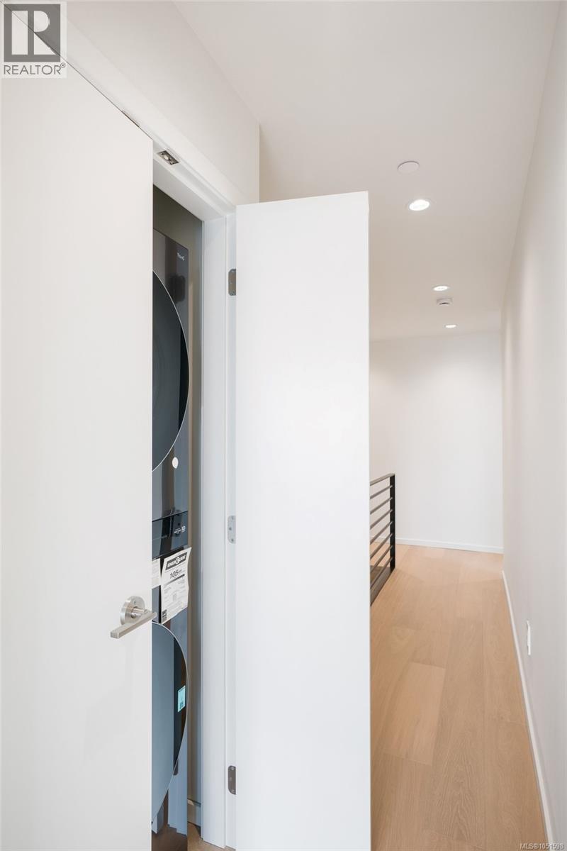 3 2525 Rothesay Ave Property Photo 15